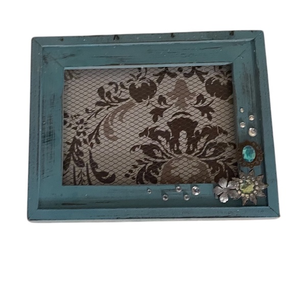 Embellished Reclaimed Frame Earring Display Refinished With Hook, Green - Picture 3 of 5